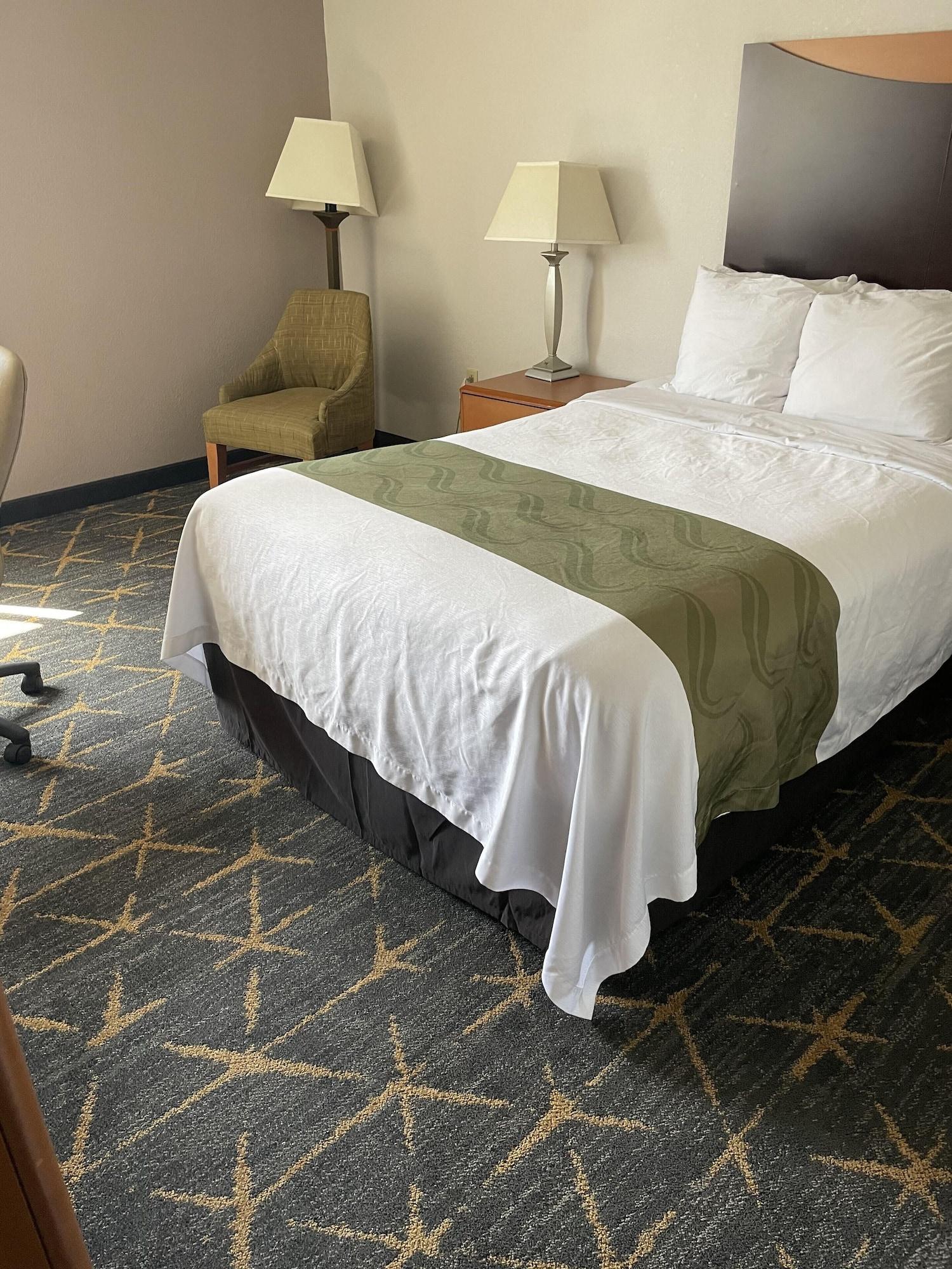 Quality Inn Spring Valley - Nanuet Exterior photo